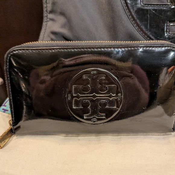 Tory Burch Large Black Ella Tote Bag Patent Logo and Matching Wallet - Picture 2 of 12